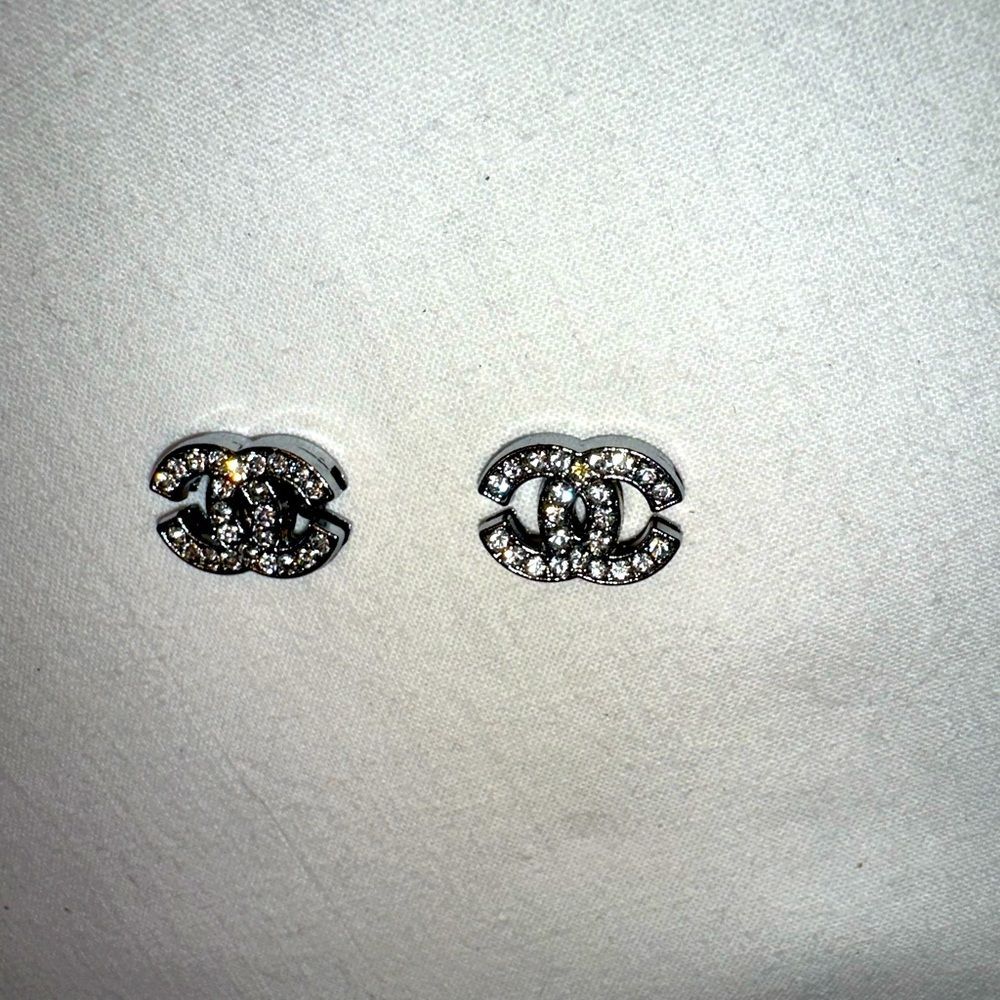 Shoe lace accessories